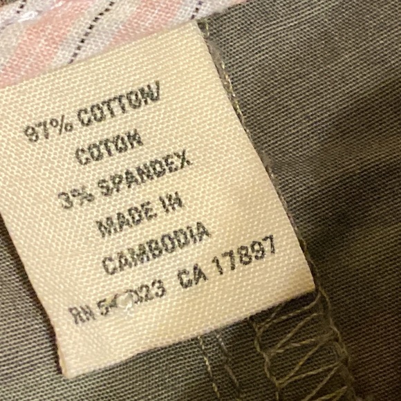 Old Navy Low Waist / Rise Y2K Camouflage Camo Cargo Shorts, size 1. - Picture 6 of 6